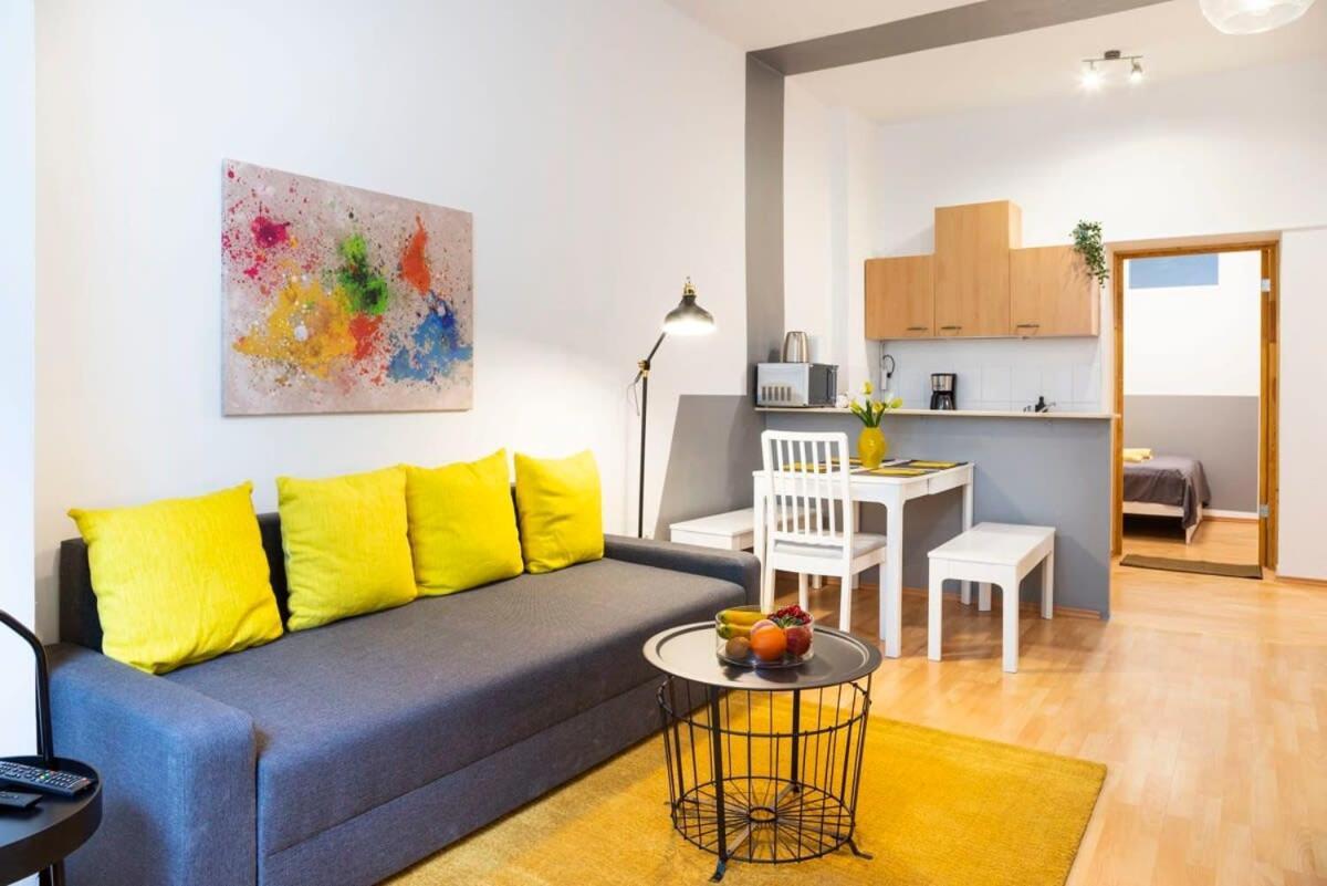 Cozy 2 Room Apartment Next To Hermannstrasse Berlin Exterior photo