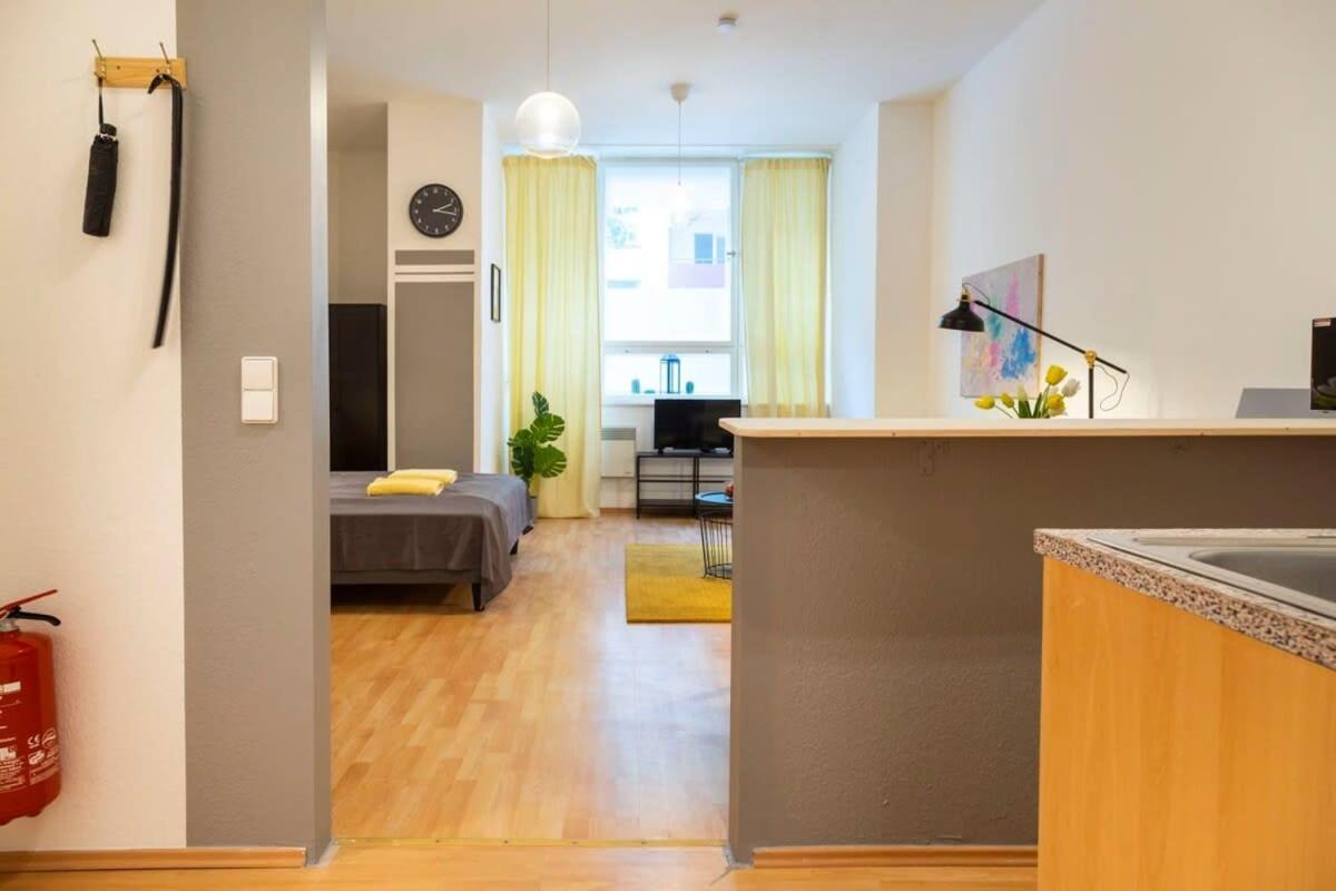 Cozy 2 Room Apartment Next To Hermannstrasse Berlin Exterior photo