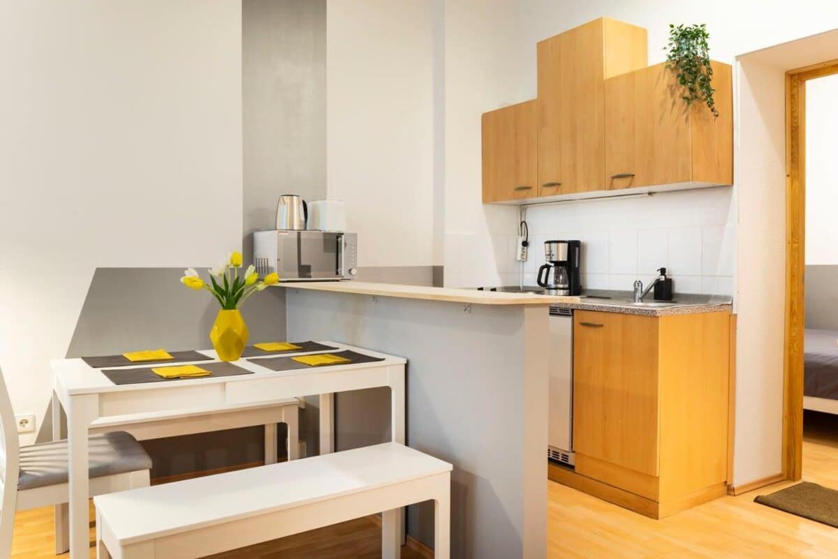 Cozy 2 Room Apartment Next To Hermannstrasse Berlin Exterior photo